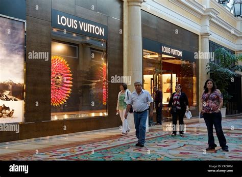 louis vuitton crystal shops las vegas|louis vuitton shops at crystals.